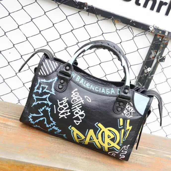 BALENCIAG巴黎世家 塗鴉機車包 QC058 爆裂紋羊皮 手提肩背斜挎包  BL1851